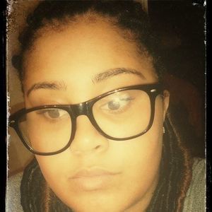 Meet your Posher, Denetra